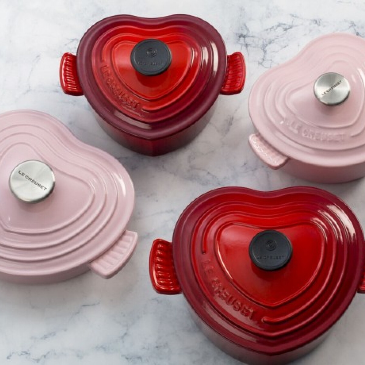 Mesés LeCreuset edények Valentin-napra. Vigyázat, nehéz ellenállni nekik!
