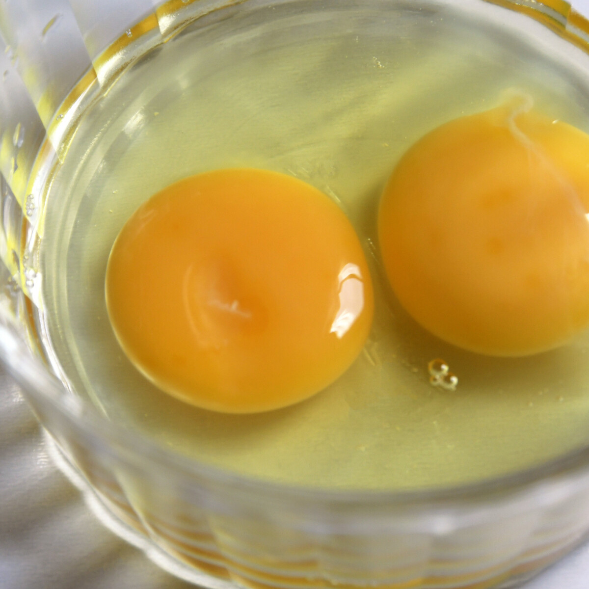 Tényleg tilos nyers tojást fogyasztani nyáron?