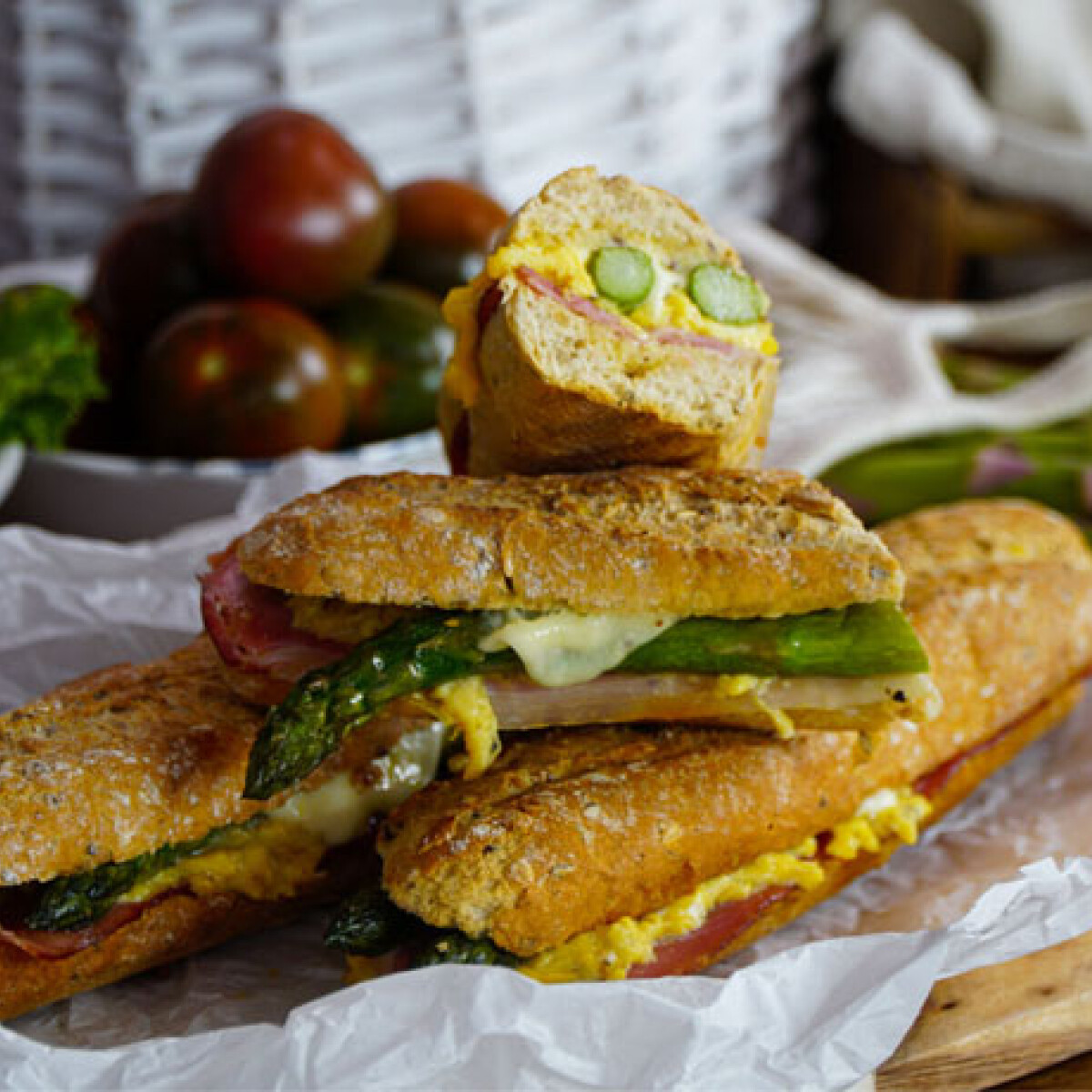 Sült spárgás és tojásos panini – a legfullosabb szendvics