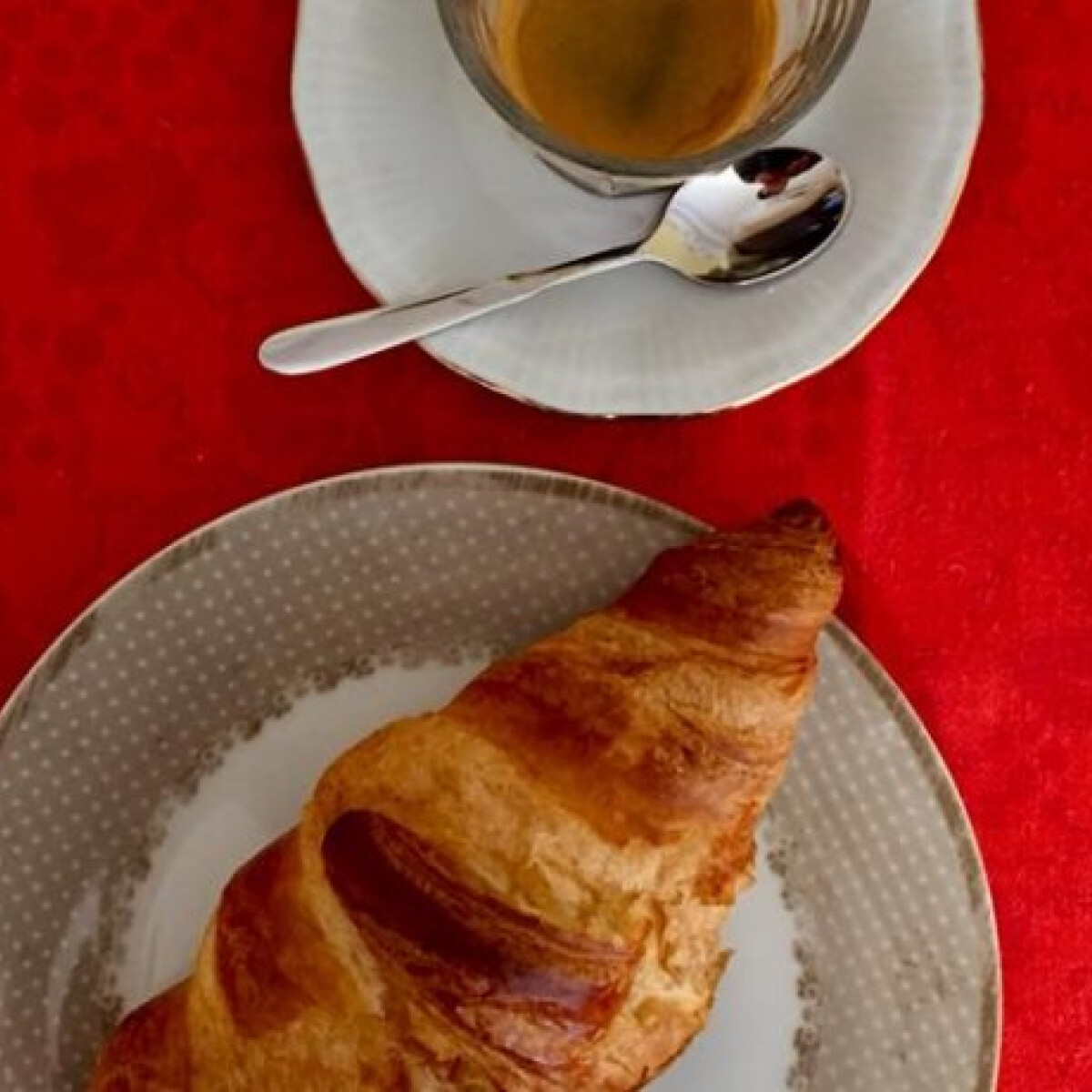 11 helyet teszteltünk, hogy megtudjuk, hol a legjobb a croissant és a kávé párosa