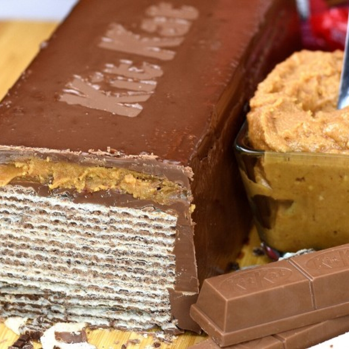Brutális méretű karamellás Kit Kat szeletet készítettünk