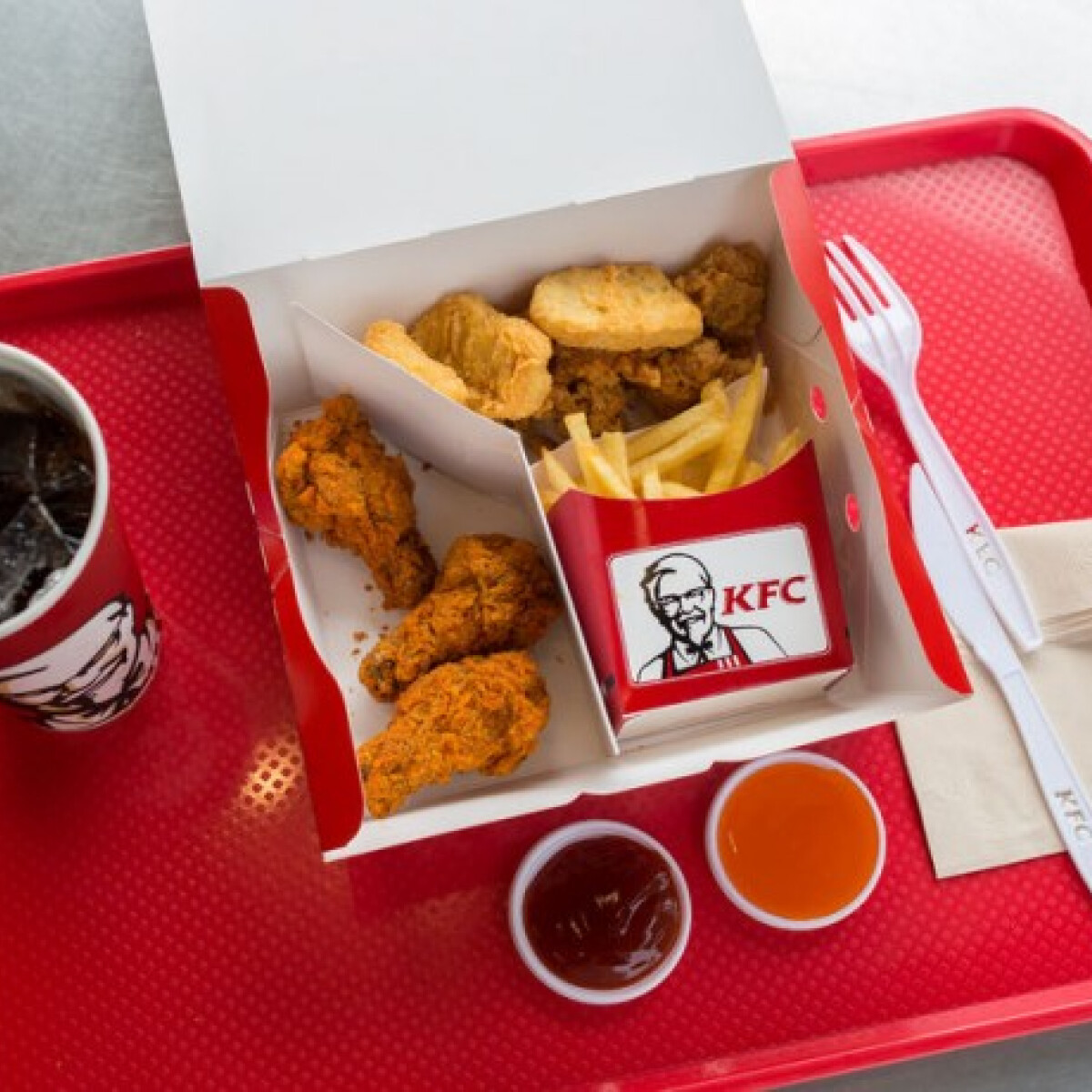 Panaszkönyv helyett néhány ökölcsapássál intézték el az Index újságíróját a Király utcai KFC-ben