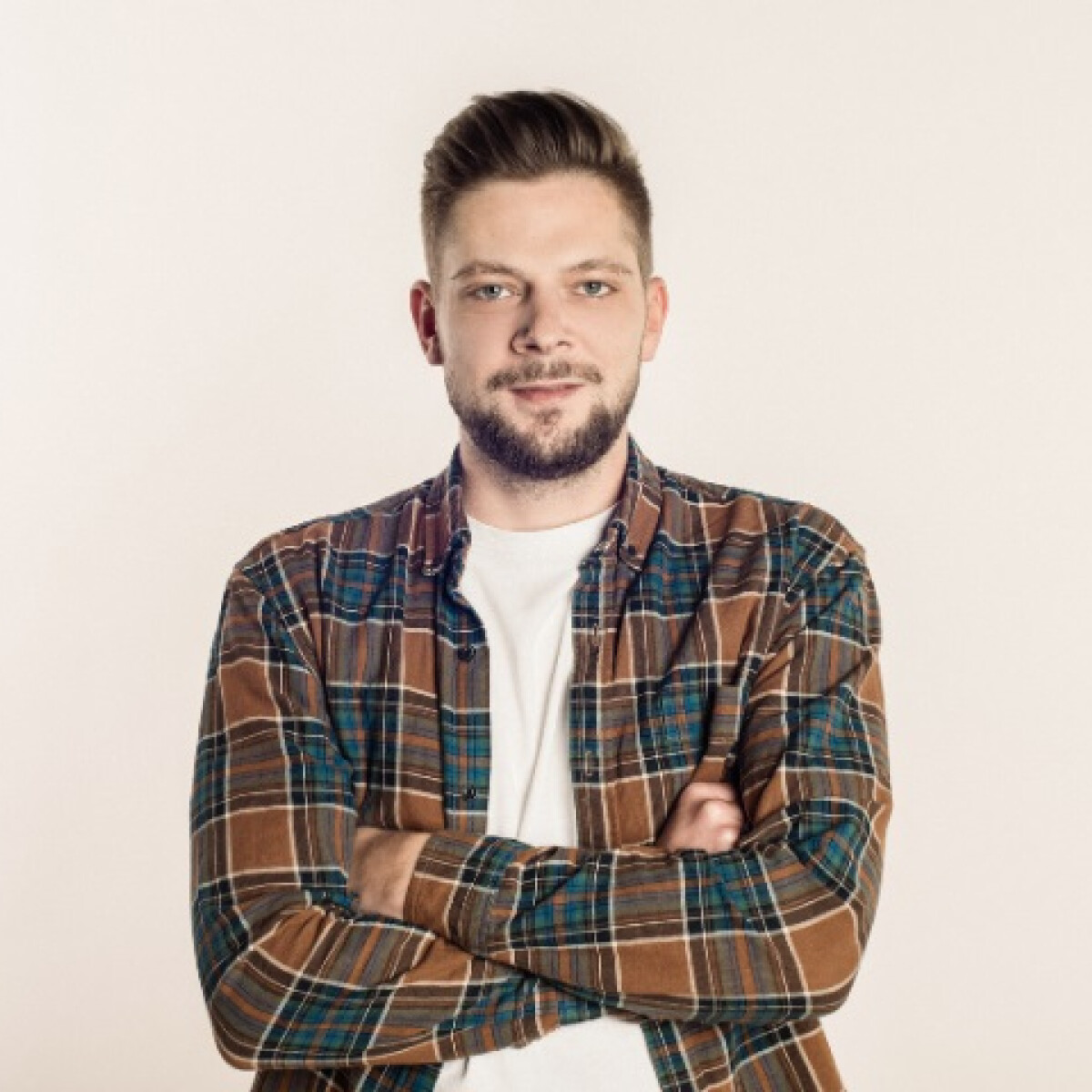 „Egy kis kurkuma még mehet bele!” – Konyhanyelven Réthly Dáviddal