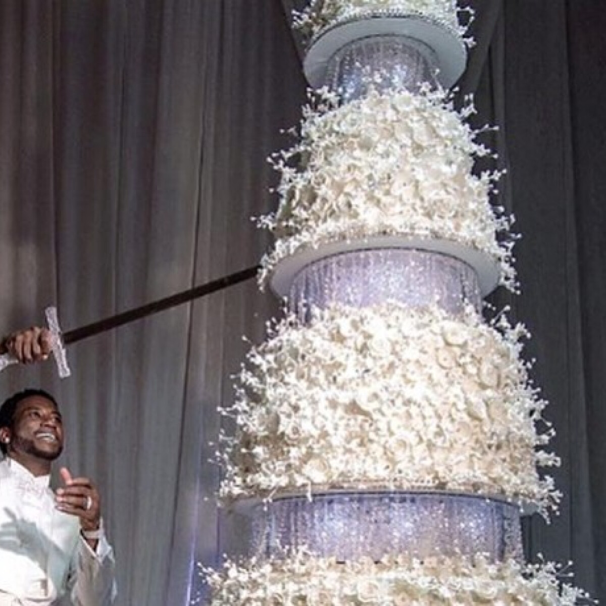 Így néz ki egy 19 MILLIÓ FORINTOS esküvői torta - nem, sajnos nem elírás