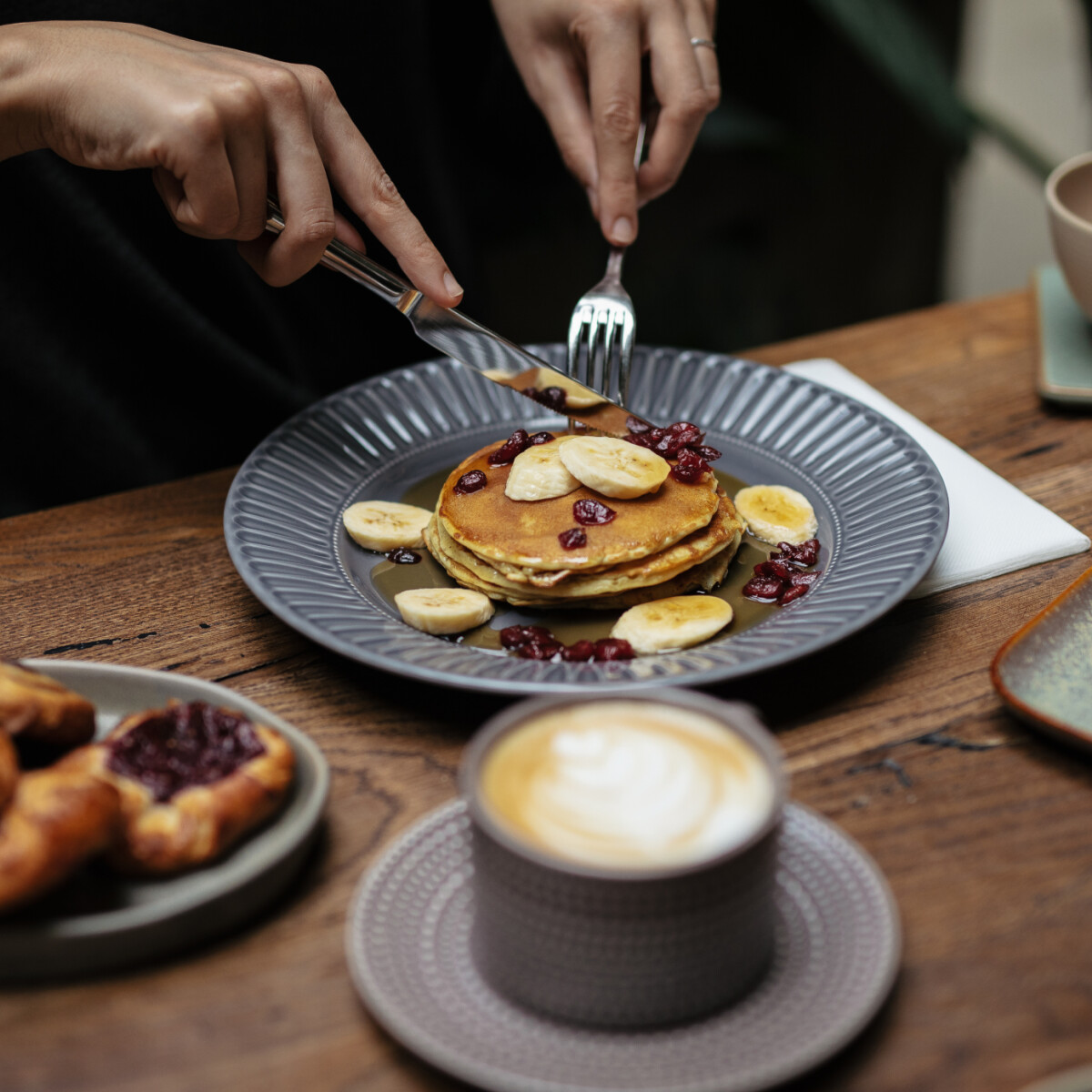 A Twentysix Budapest superfood lattékkal és egészséges reggelikkel ébreszt egy tisztább jövőért