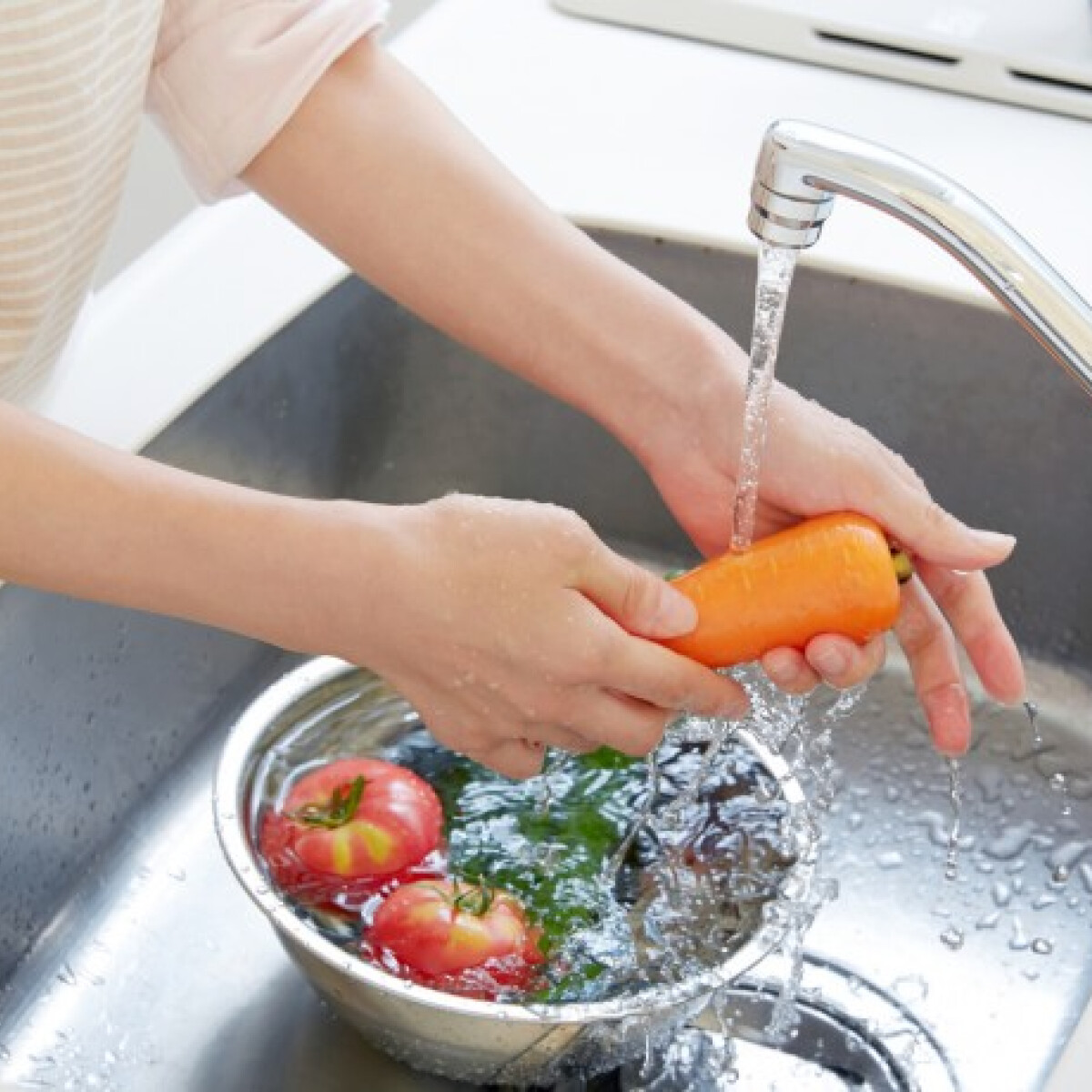 Így kell megmosni a zöldségeket, gyümölcsöket – Te helyesen tisztítod meg őket?