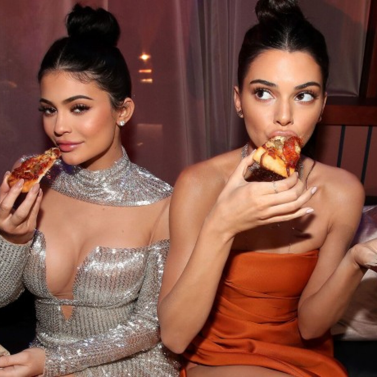 Kendall és Kylie Jenner olyan táskát dobnak piacra, amilyenre tuti nem számítottál