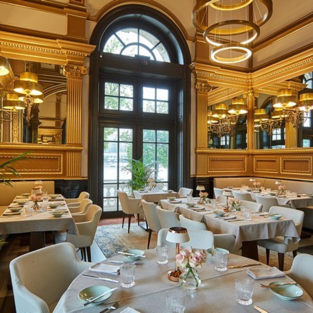 Megnyílt a vadiúj prémium étterem, a Felix Kitchen&Bar a Várkert Bazárnál