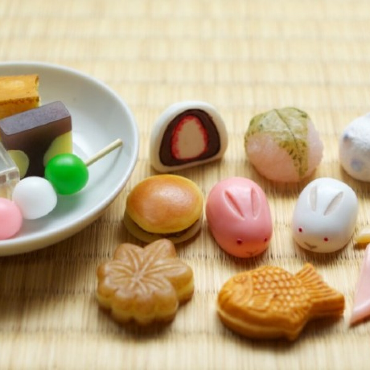 A japánok miniatűr édességeik köré is filozófiát költenek - ez a wagashi, a falatnyi művészet