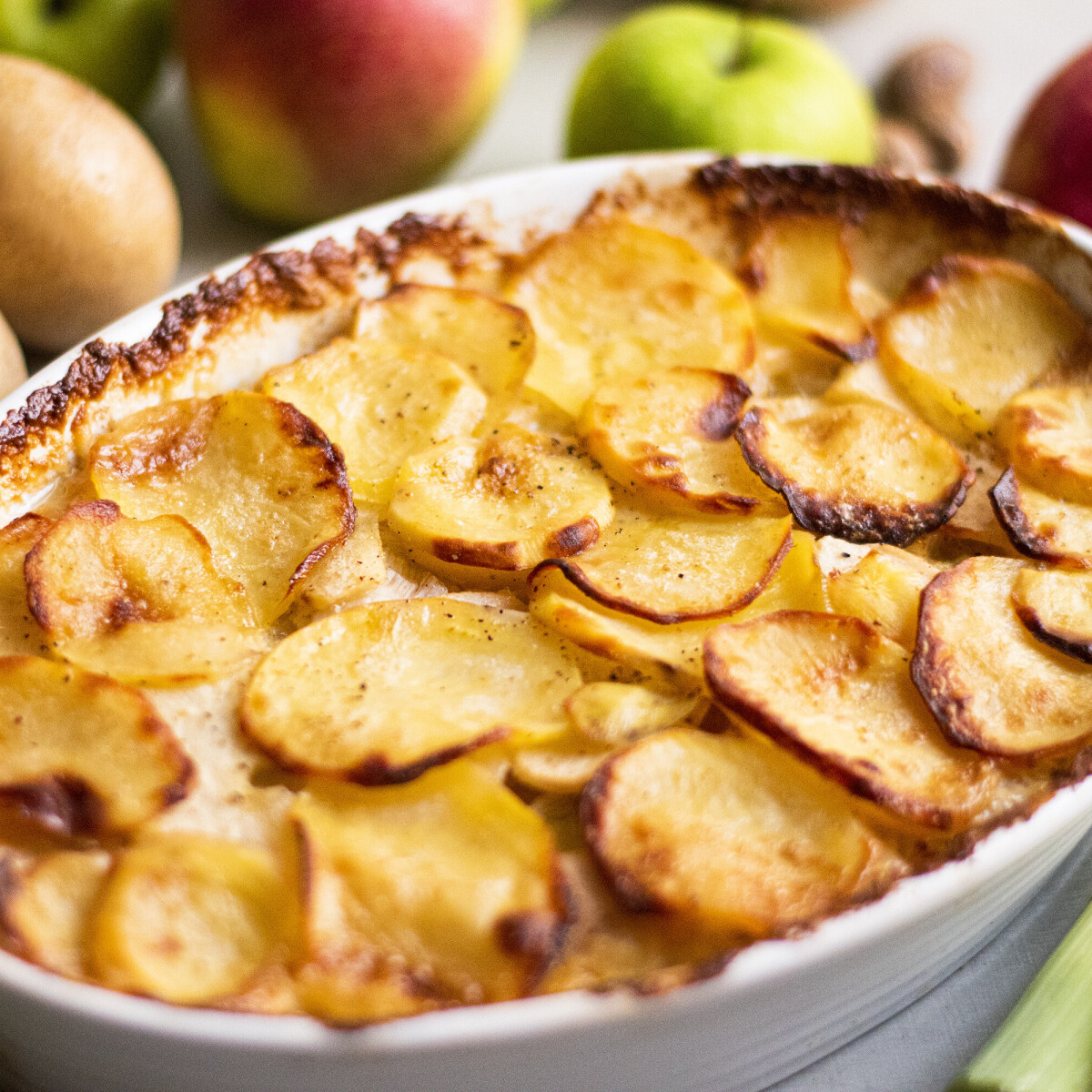 3 izgi almás recept, mert ősszel még a rakott krumpliba is almát teszünk
