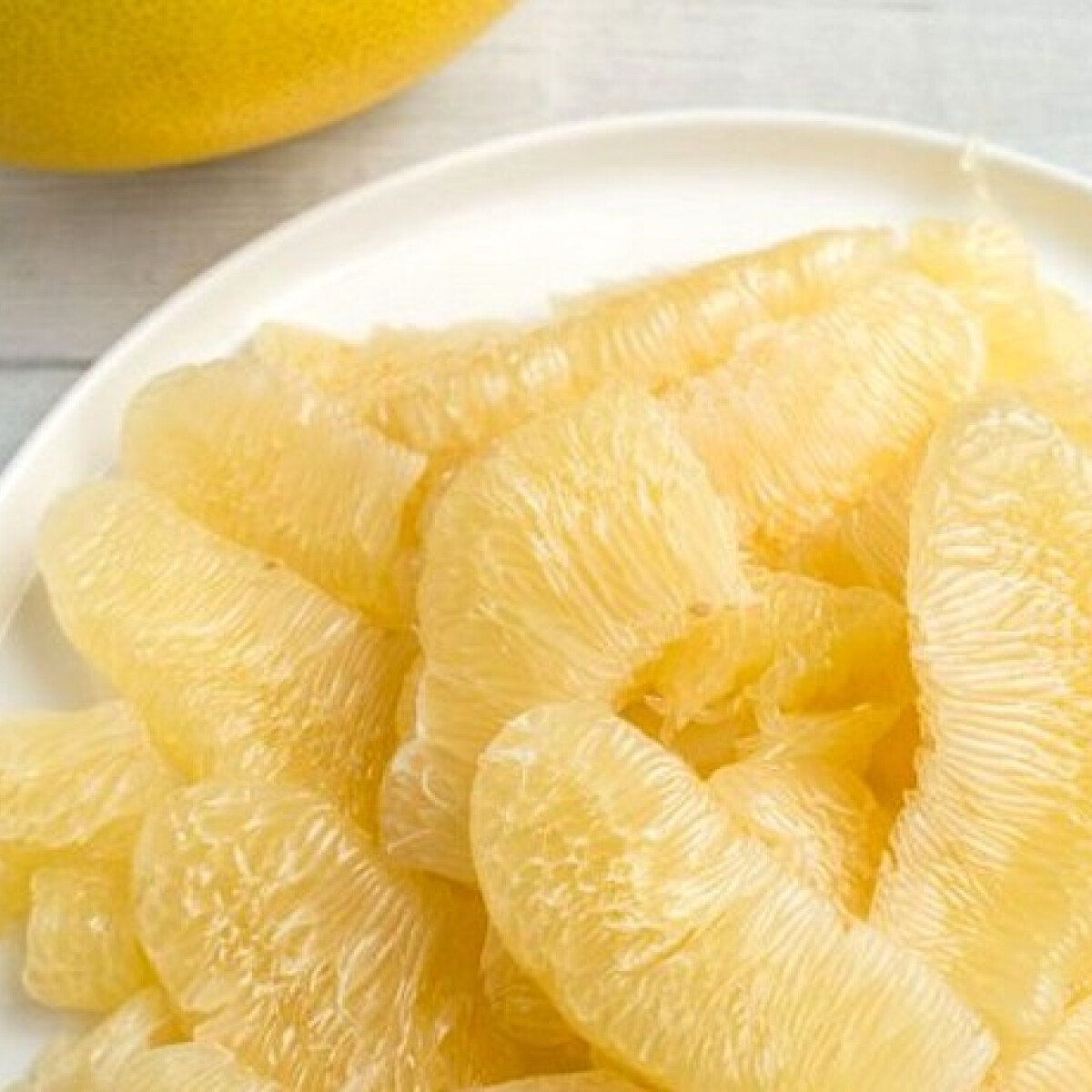 Megmutatjuk, miért jó gyümölcs a POMELO, és azt is, hogyan kell megpucolni!