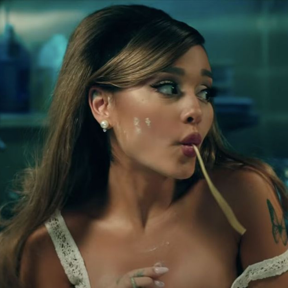 Ariana Grande konyhájában nem probléma a pakolás