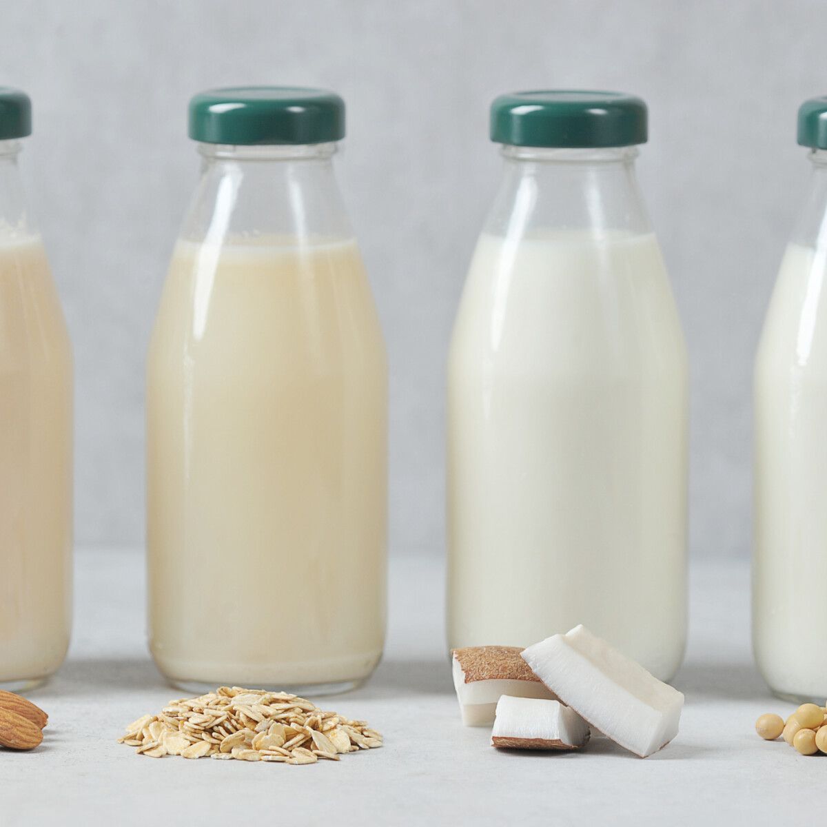Ezeket a növényi tejeket olcsóbb otthon elkészíteni
