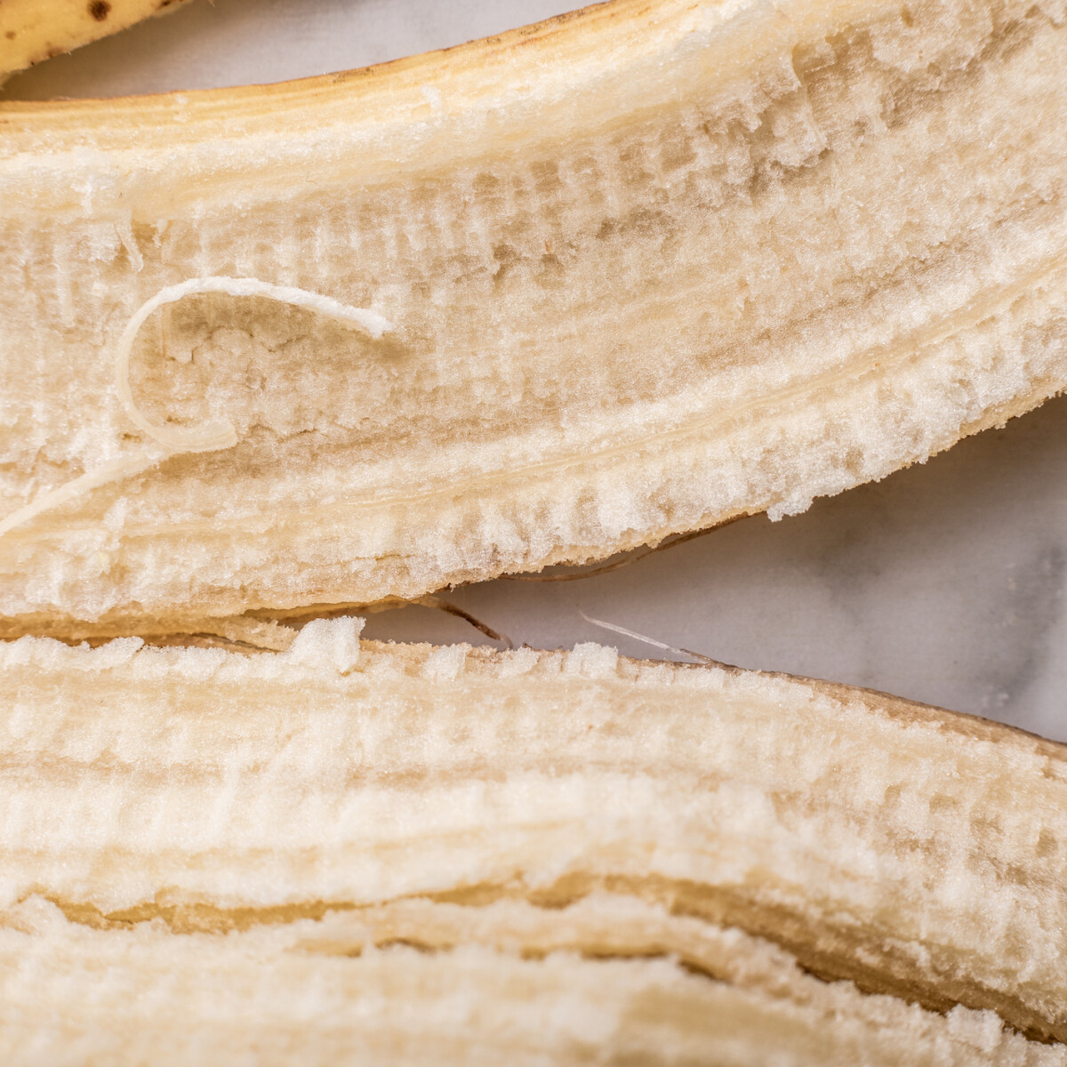 Az ok, amiért nem kéne kidobnod a banán szálait