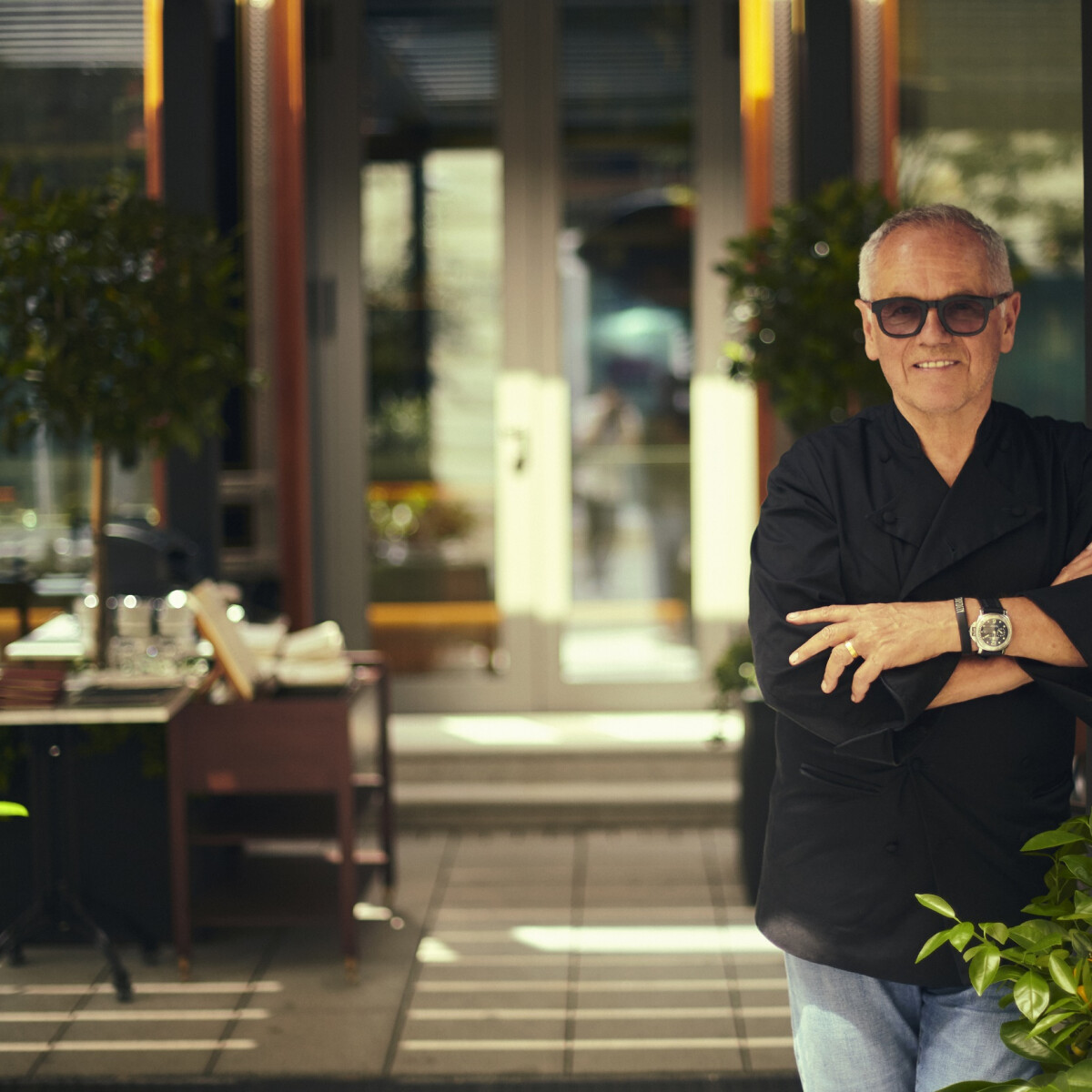 „Olyan vendégek jöttek az étterembe, mint Elizabeth Taylor, Marcello Mastroianni vagy Catherine Deneuve” – interjú Wolfgang Puck sztárséffel, aki elhozta Budapestre a Spagót