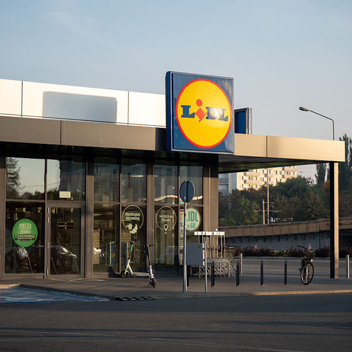 Nehéz, dagadt a lábad estére? A Lidl megfizethető készüléke segít enyhíteni a fájdalmat