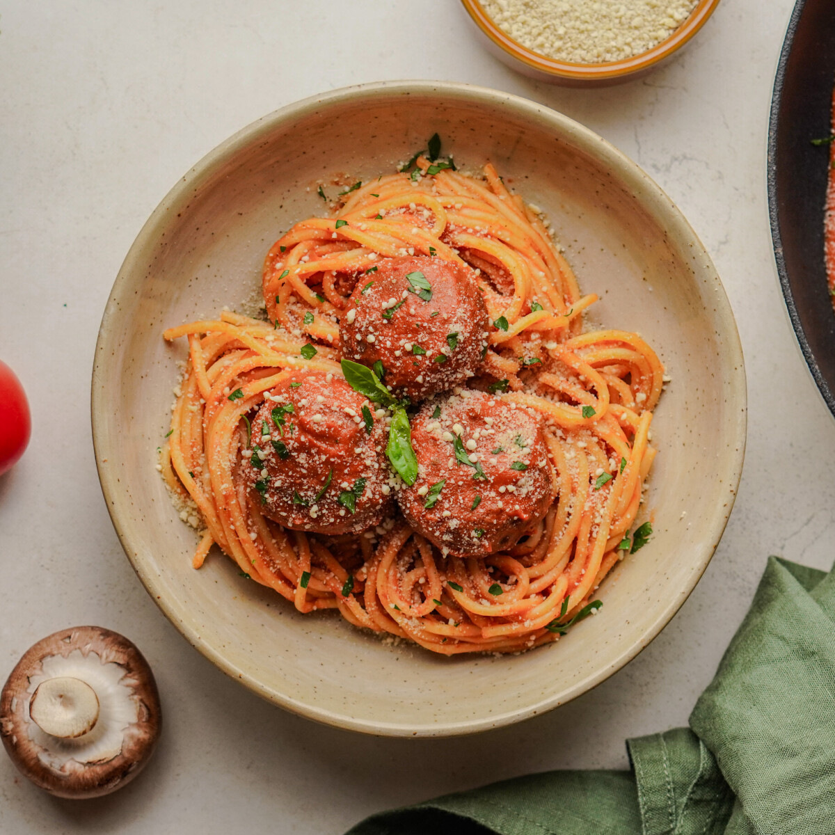 A hamis "húsgolyós" spagetti, ami csak színleli a húst...és a parmezánt is!