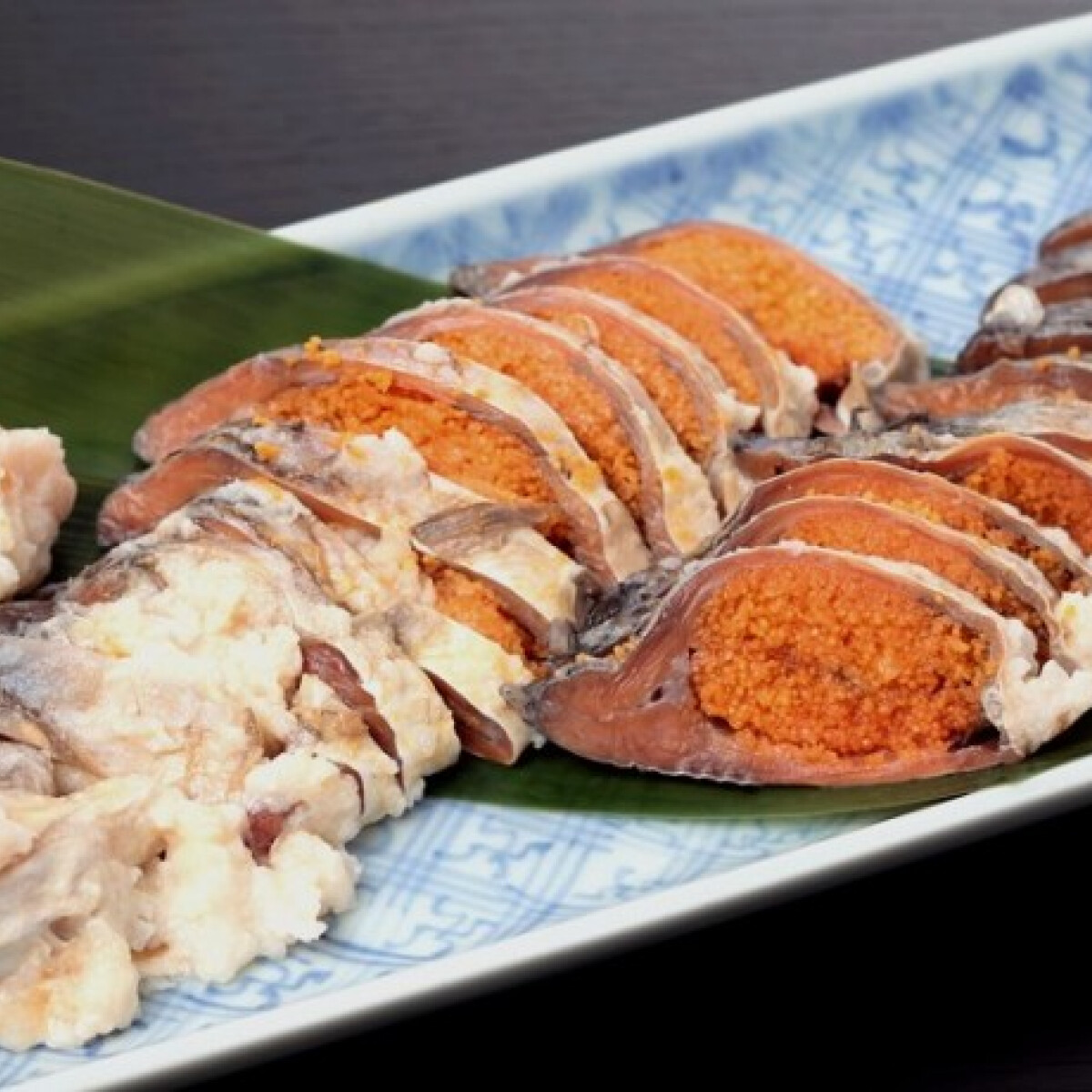 Meglepő, de a ma ismert sushi ősét, a funazushit 3 évig érlelik....és nem találod ki, milyen halból készül