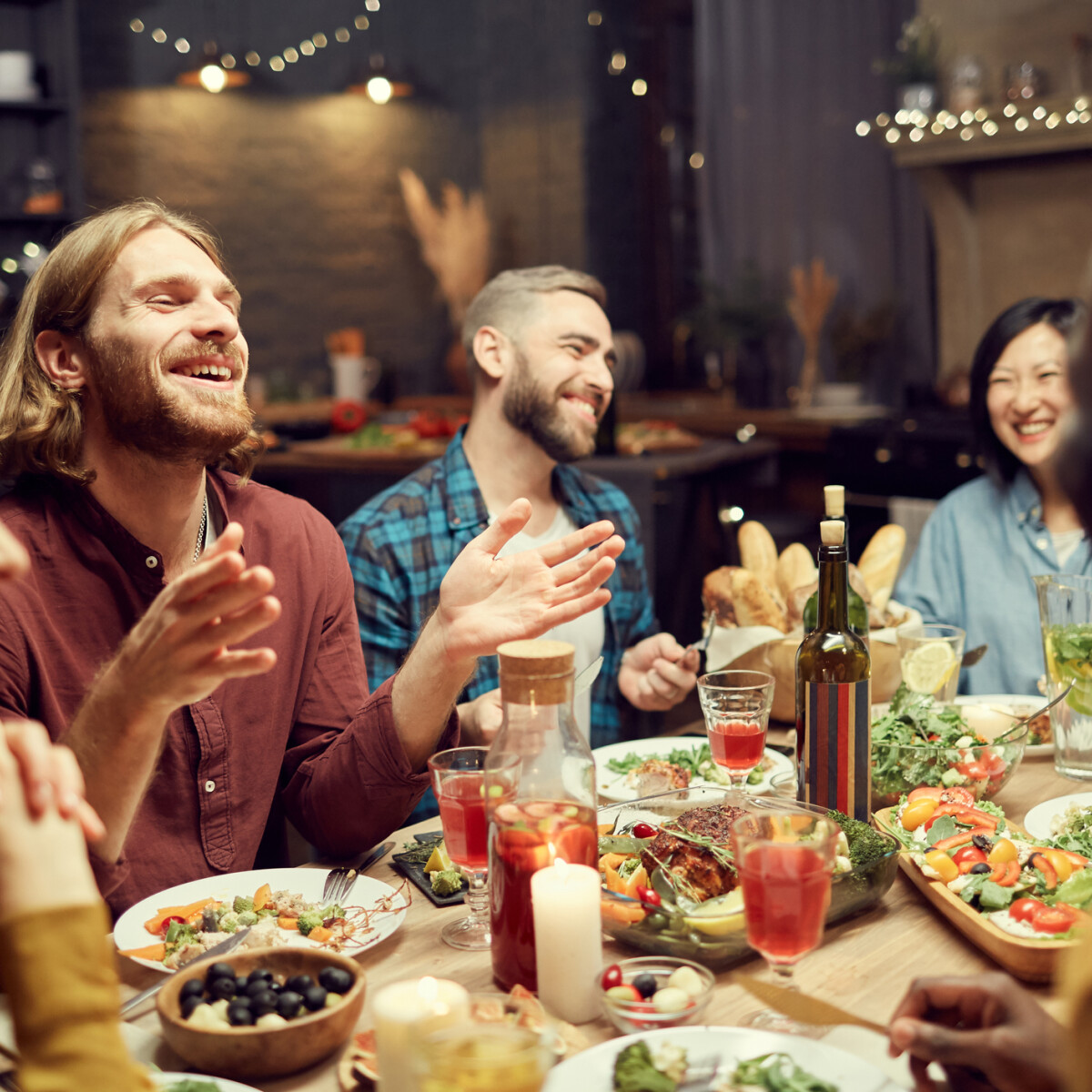 5 „kedves” szokás, amit utálnak a házigazdák egy vacsorapartin