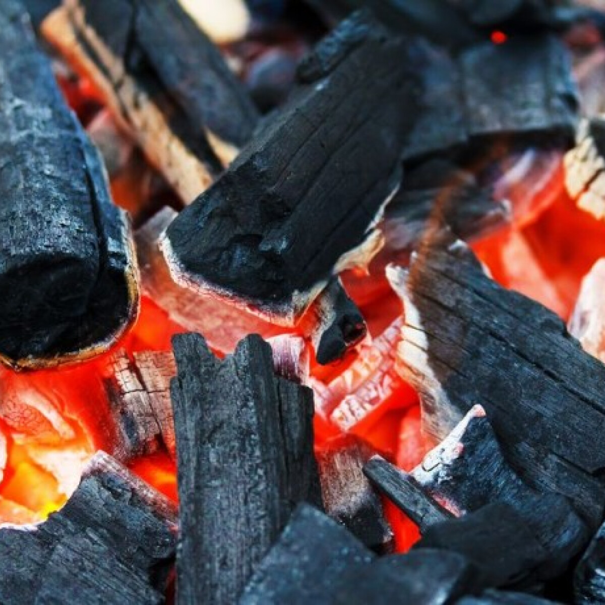 Mit csinálj a grillezés után megmaradt faszénnel? Jó egyáltalán valamire? Eláruljuk!