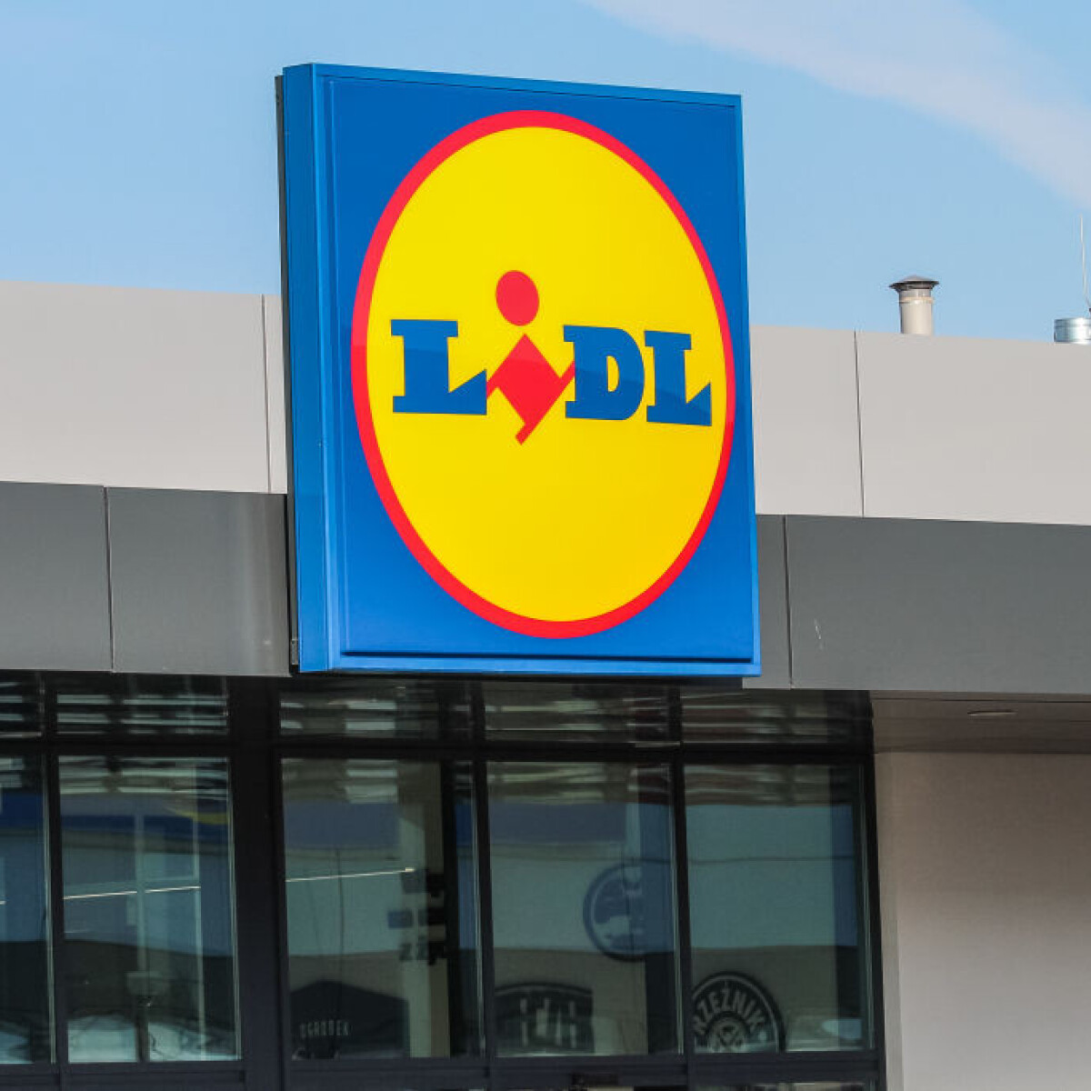 Óriási béremelés a Lidl-nél, ennyit keresnek idén az alkalmazottak