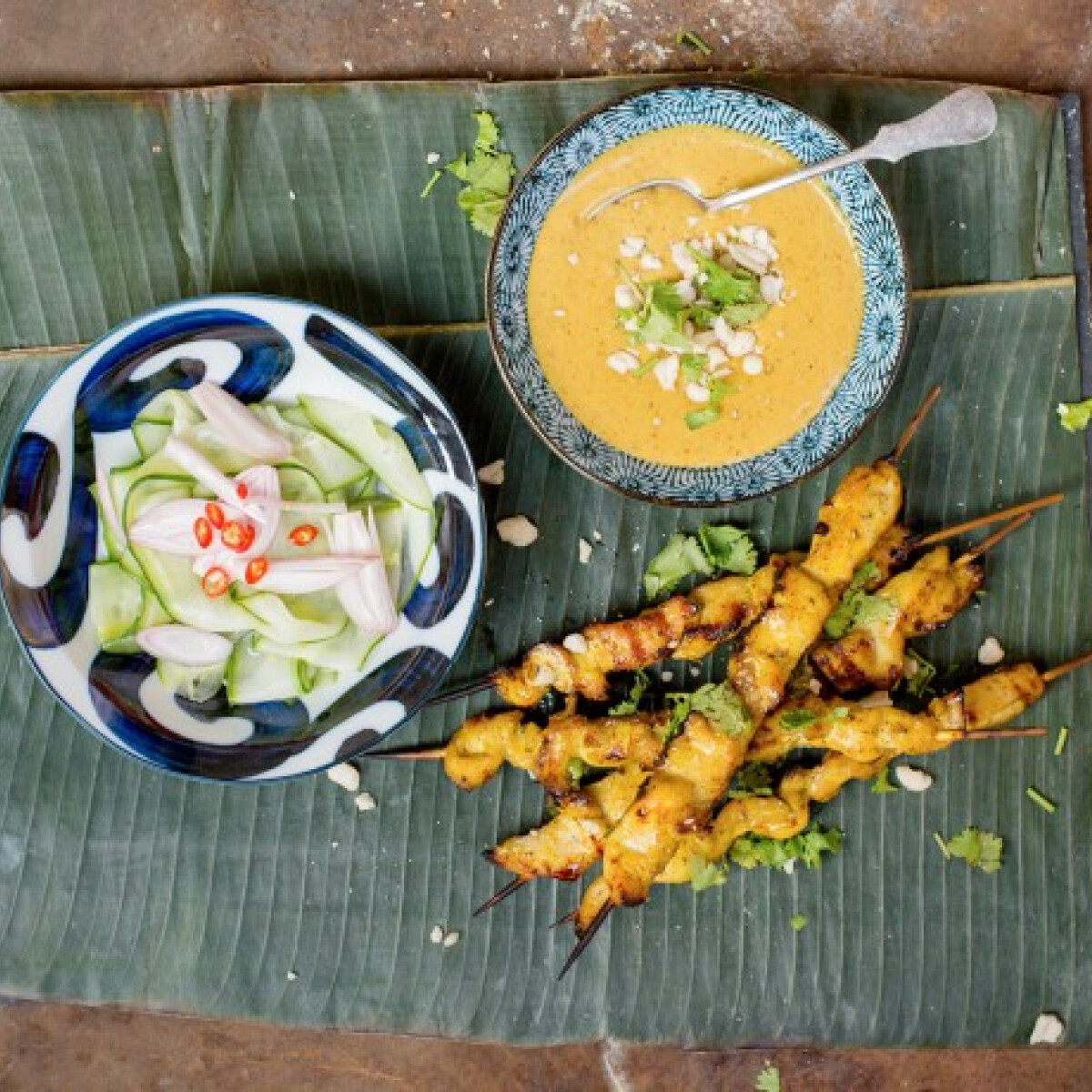 Curry-s csirkenyársak fűszeres, mogyorós tunkolóssal - ez a satay