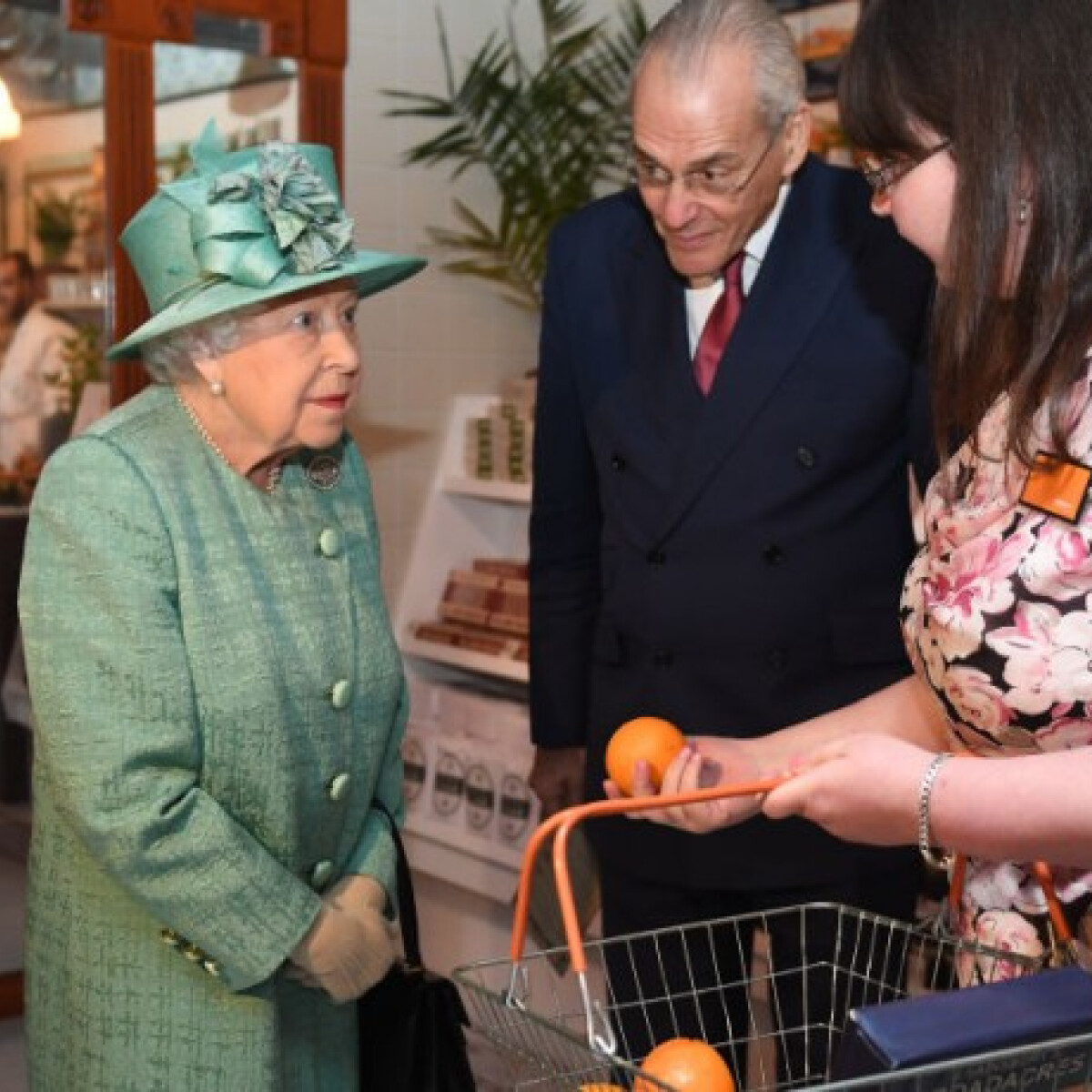 II. Erzsébet elment egy boltba, és nagyon meglepődött azon, hogy már így is lehet fizetni