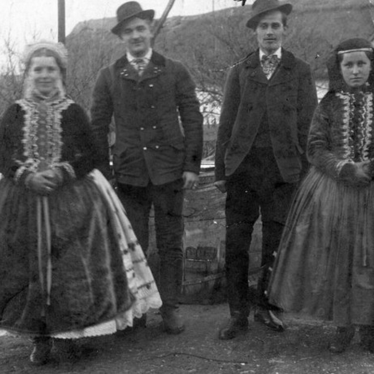 Gombócfőzés, ólomöntés, gatyalopás – Novemberi férjjósló hagyományok nagyanyáink korából