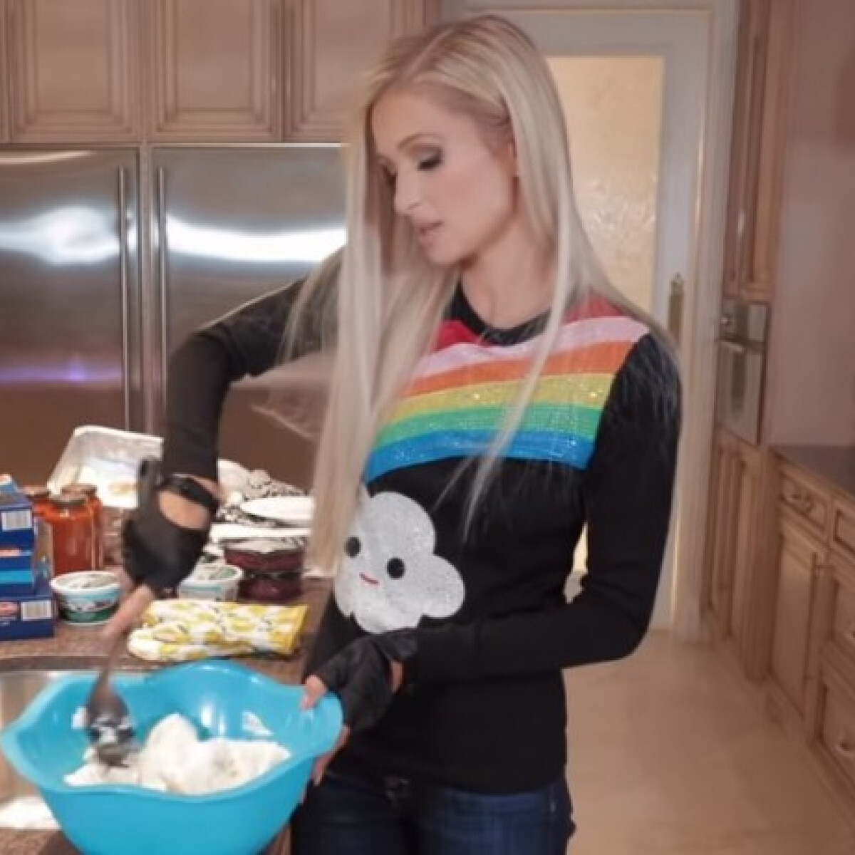 Paris Hilton főzőműsora igazi kínzóeszköz azoknak, akik fogtak már valaha fakanalat
