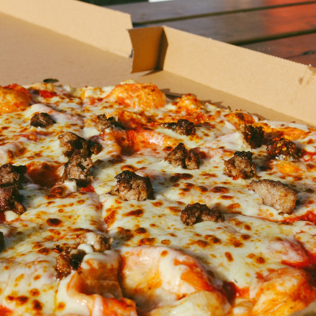 Házi pizzasütés pizzakővel – gyorsan és egyszerűen!