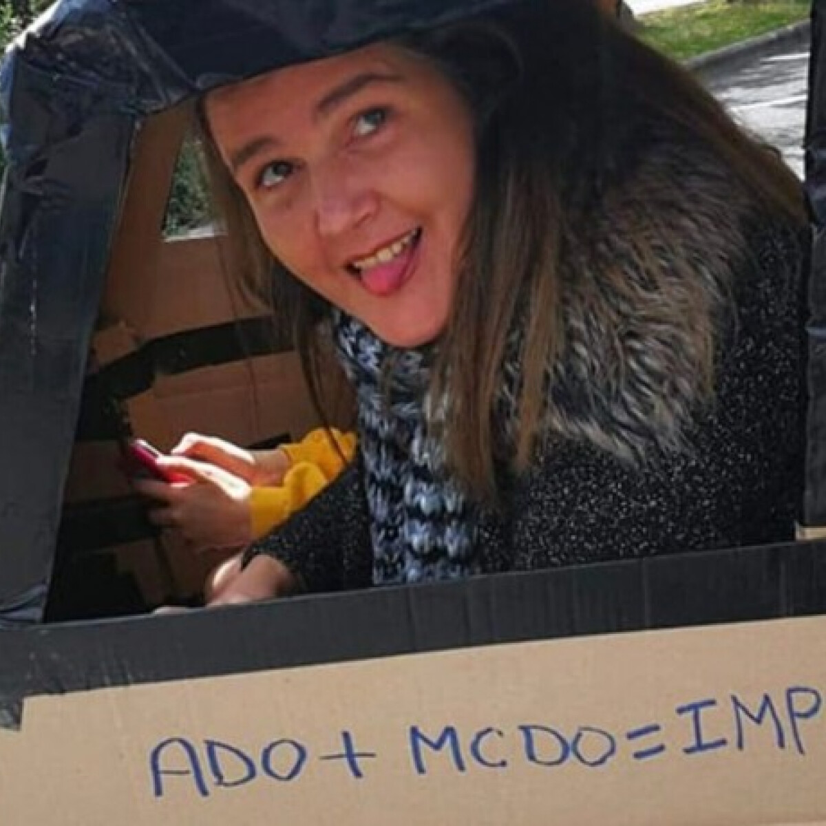 Ez a zseniális anyuka saját "kocsit" épített, hogy elvihesse lányát a Mekibe