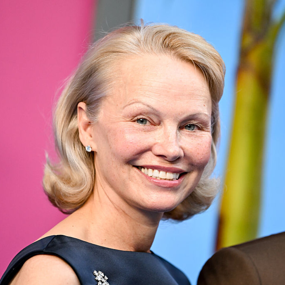 Pamela Anderson meglepő gasztroprojekttel rukkolt elő, ami nem csak egy családi örökség modern újraértelmezése