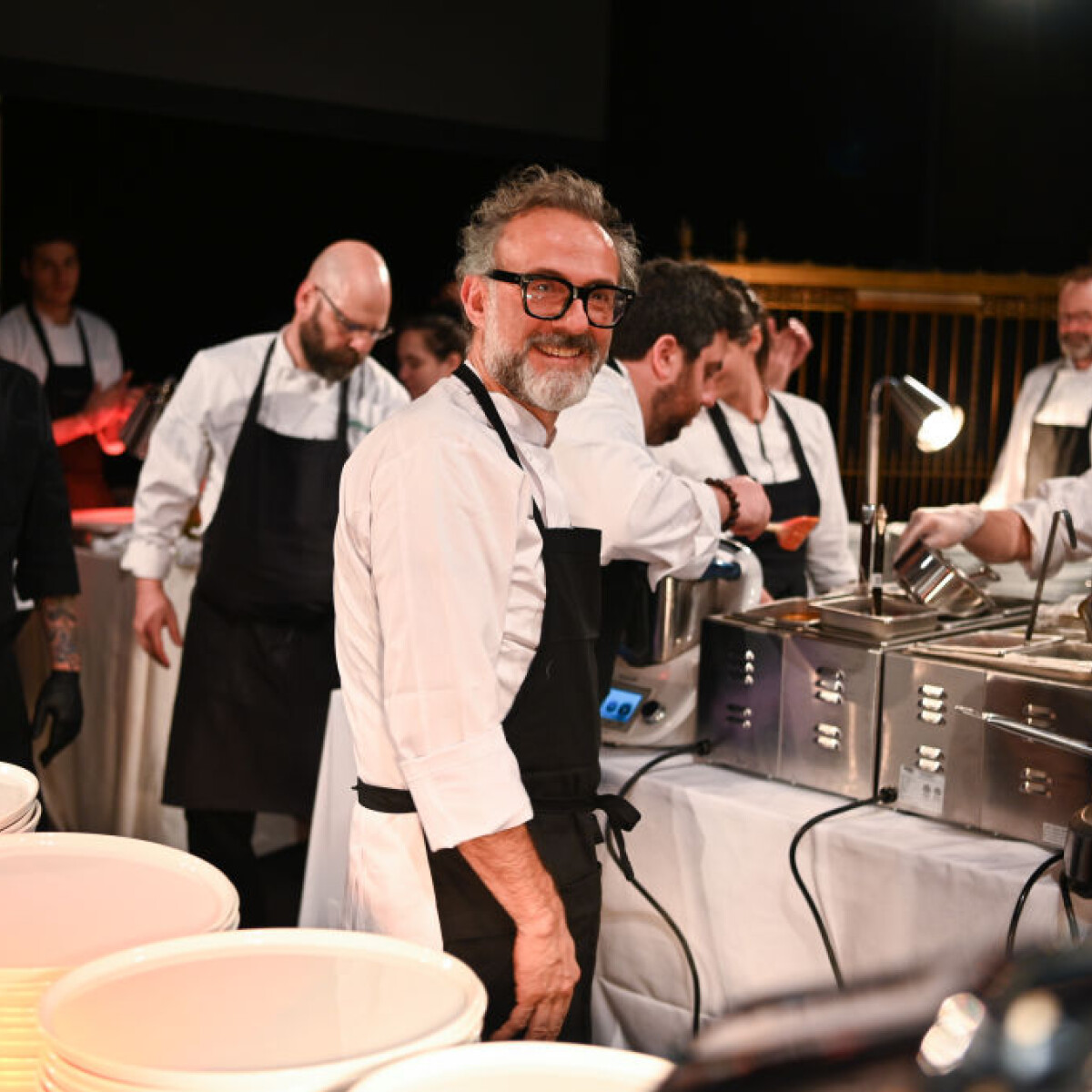 Luxusutat nyerhetsz Massimo Botturához, főzzetek és kocsikázzatok egyet Modenában!