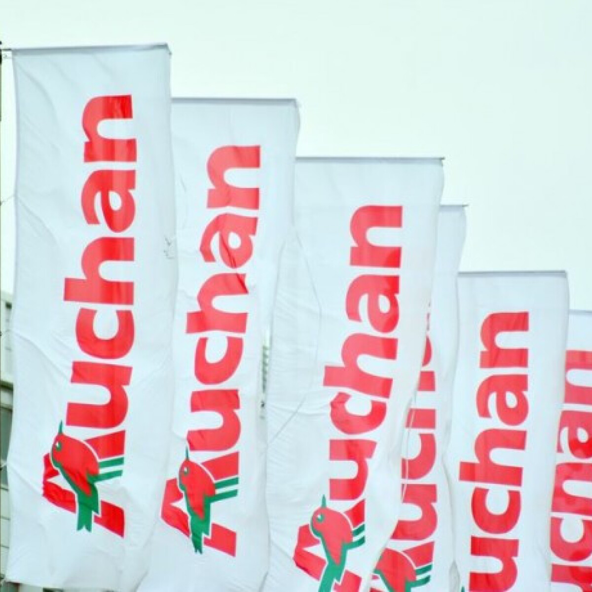 Kiderült, mennyit keresnek az Auchan dolgozói idén