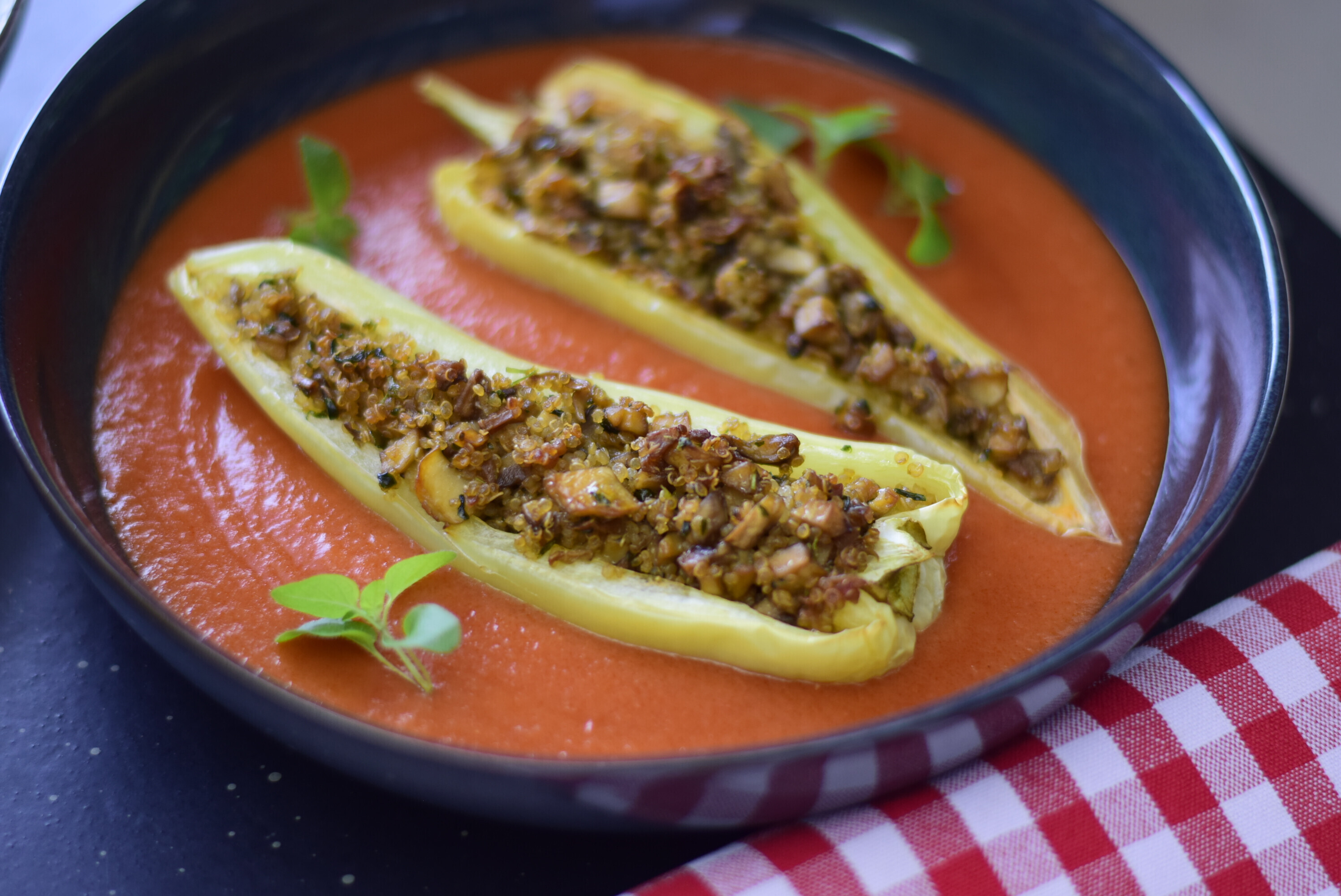 Vegán töltött paprika paradicsommártással