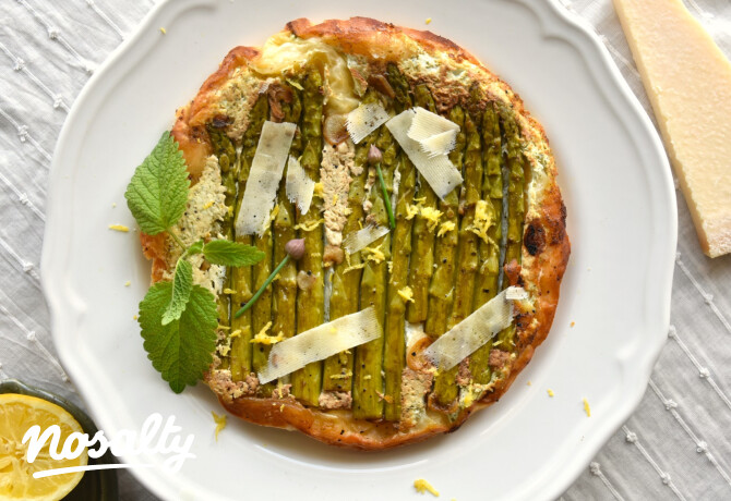 Spárgás tarte tatin zöldfűszeres ricottakrémmel