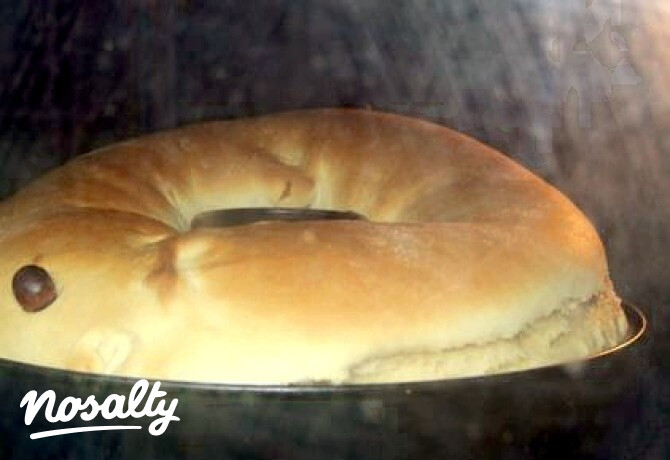 Mazsolás kelt kuglóf vaníliasodóval