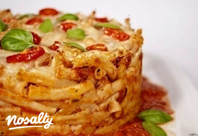 Makaróni torta paradicsomszósszal