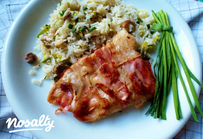 Harcsafilé baconbe tekerve gombás-pórés rizzsel