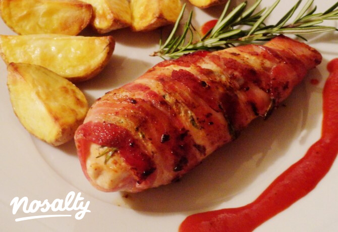 Baconbe tekert rozmaringos csirkemell