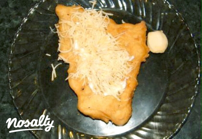 Kefíres-füstölt sajtos lángos