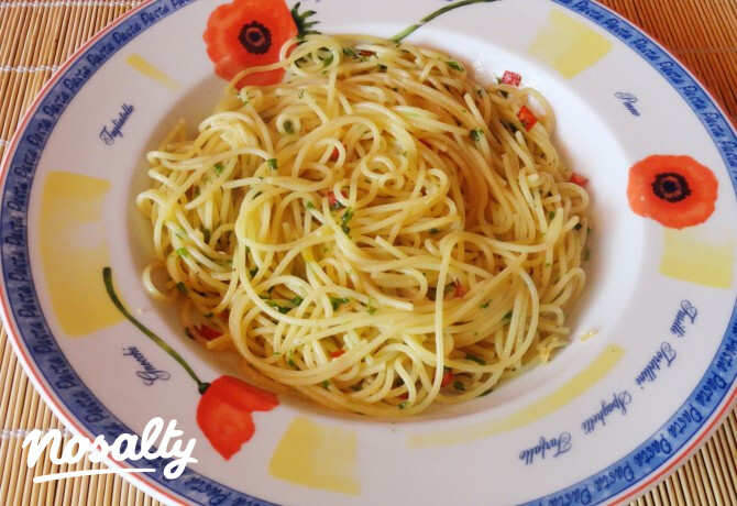 Olívaolajos-fokhagymás spagetti petrezselyemmel