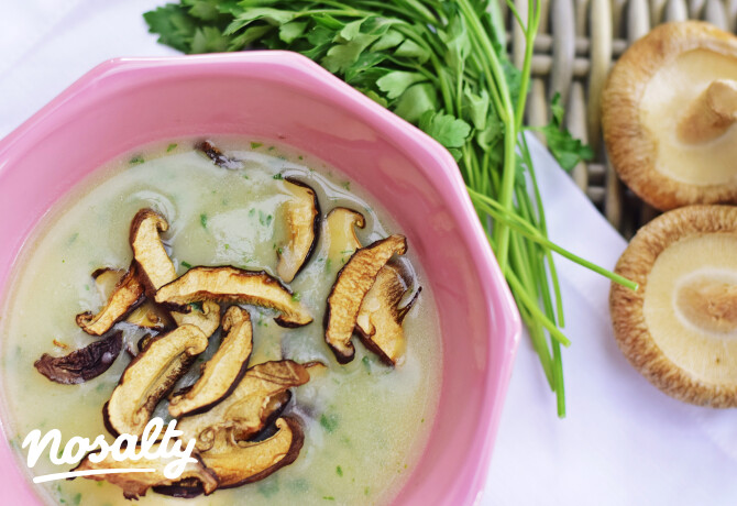 Vegán karfiolkrémleves pirított shiitake gombával