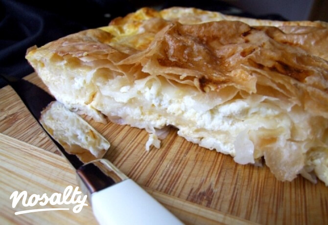 Feta sajtos börek tepsiben
