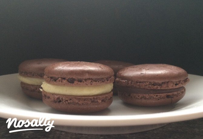 Fehér- és étcsokis macaron
