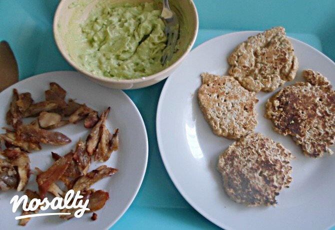 Zabos tortilla avokádókrémmel és csirkefalatokkal
