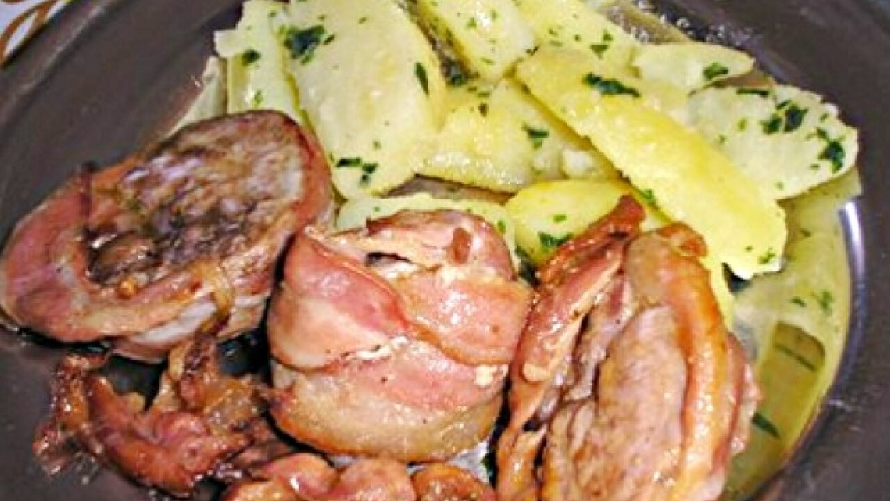 Baconban sült pecsenye