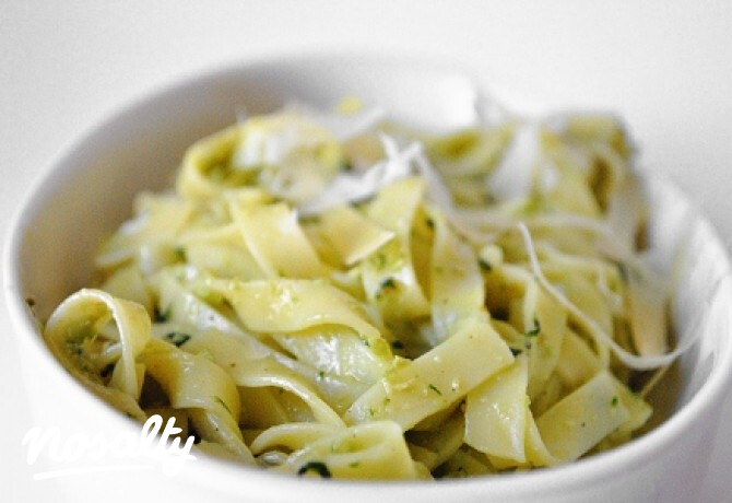 Pesto alla Genovese tagliatelle-vel