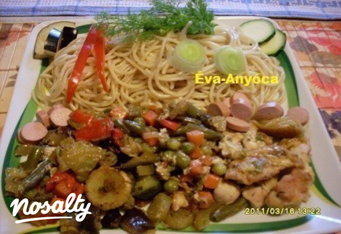Vegyes zöldséges csirkemell spagettivel