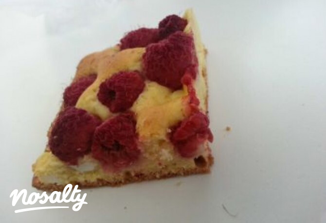 Málnás sütemény omlós túrós tésztával
